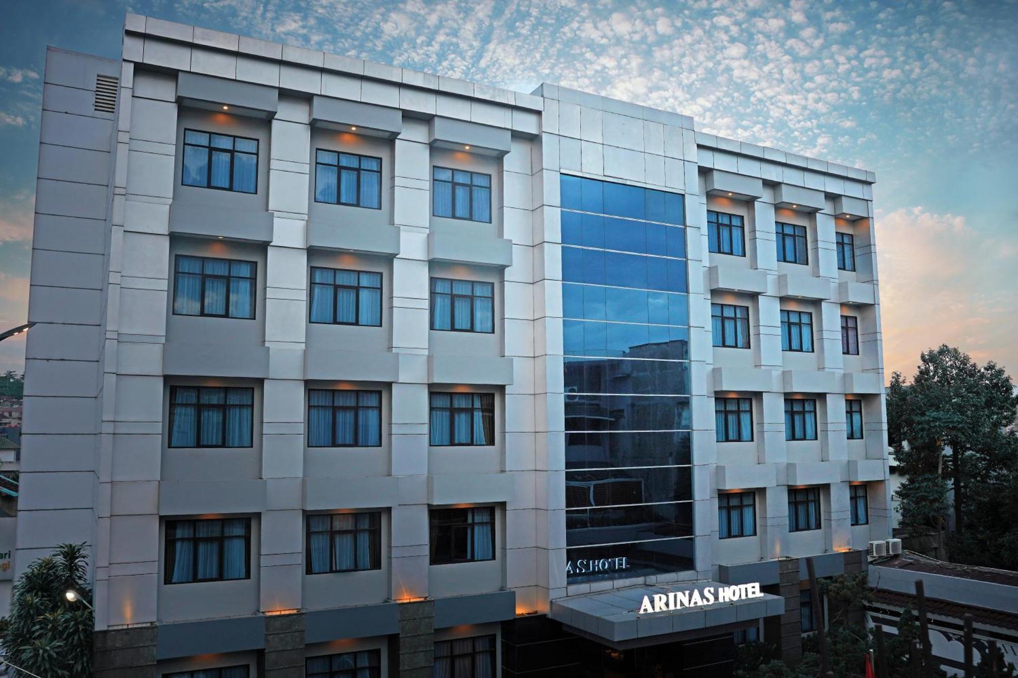 Arinas Hotel Bandar Lampung Exterior foto