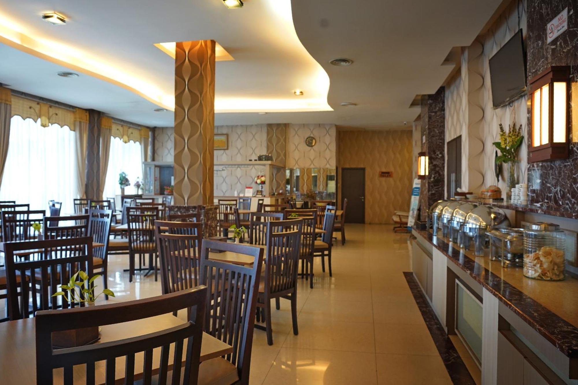Arinas Hotel Bandar Lampung Exterior foto